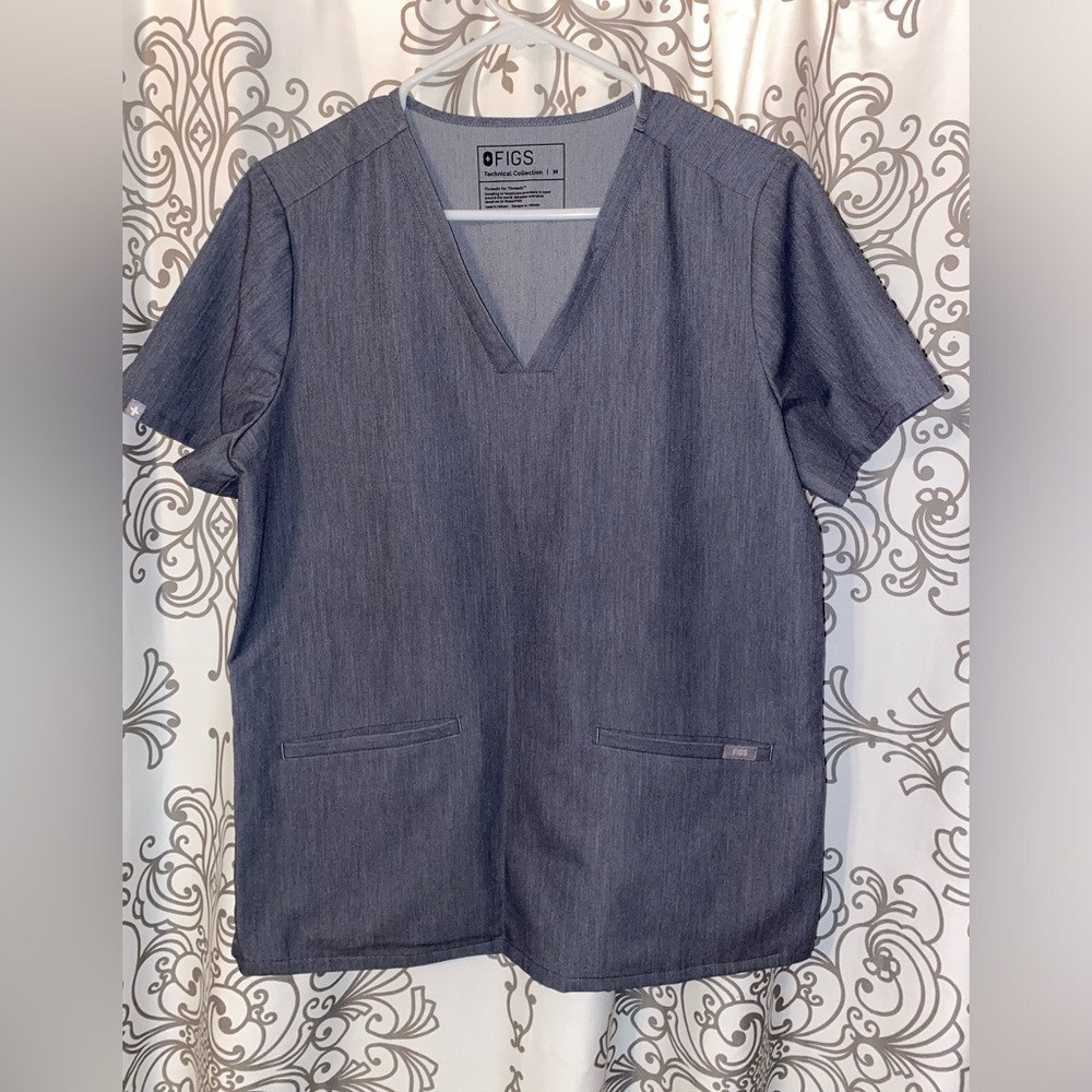 Figs Casma three pocket Graphite scrub top